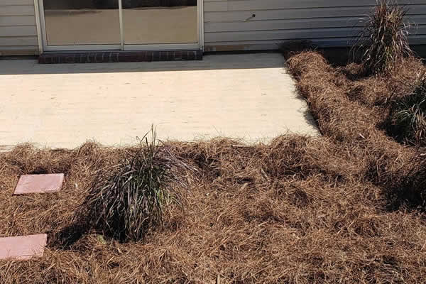Niceville Mulch & Pine Straw Installation
